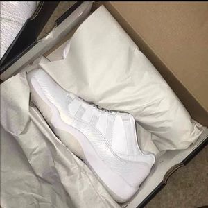 Retro 7y DS Frost 11 and 1 White